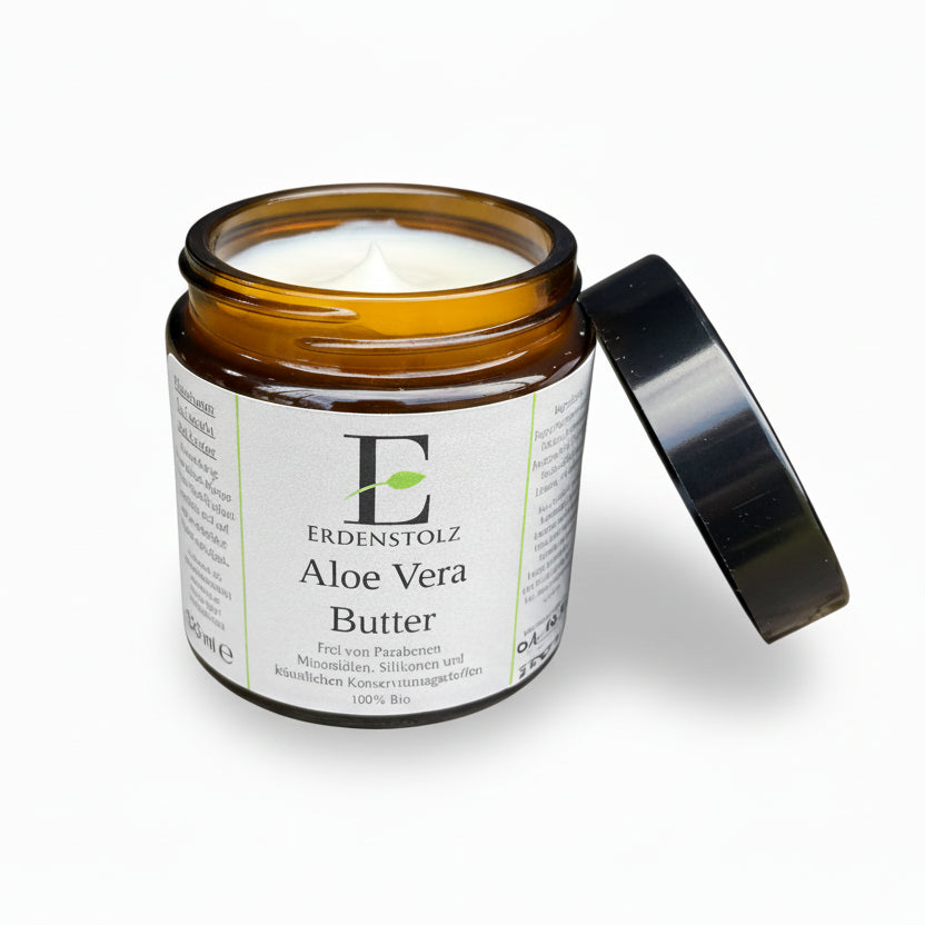 brauner Tiegel mit weißem mousse