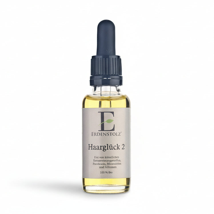 Hellgelbes Öl in Glasflasche mit schwarzem Deckel