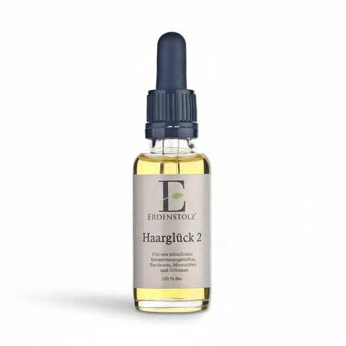 Hellgelbes Öl in Glasflasche mit schwarzem Deckel